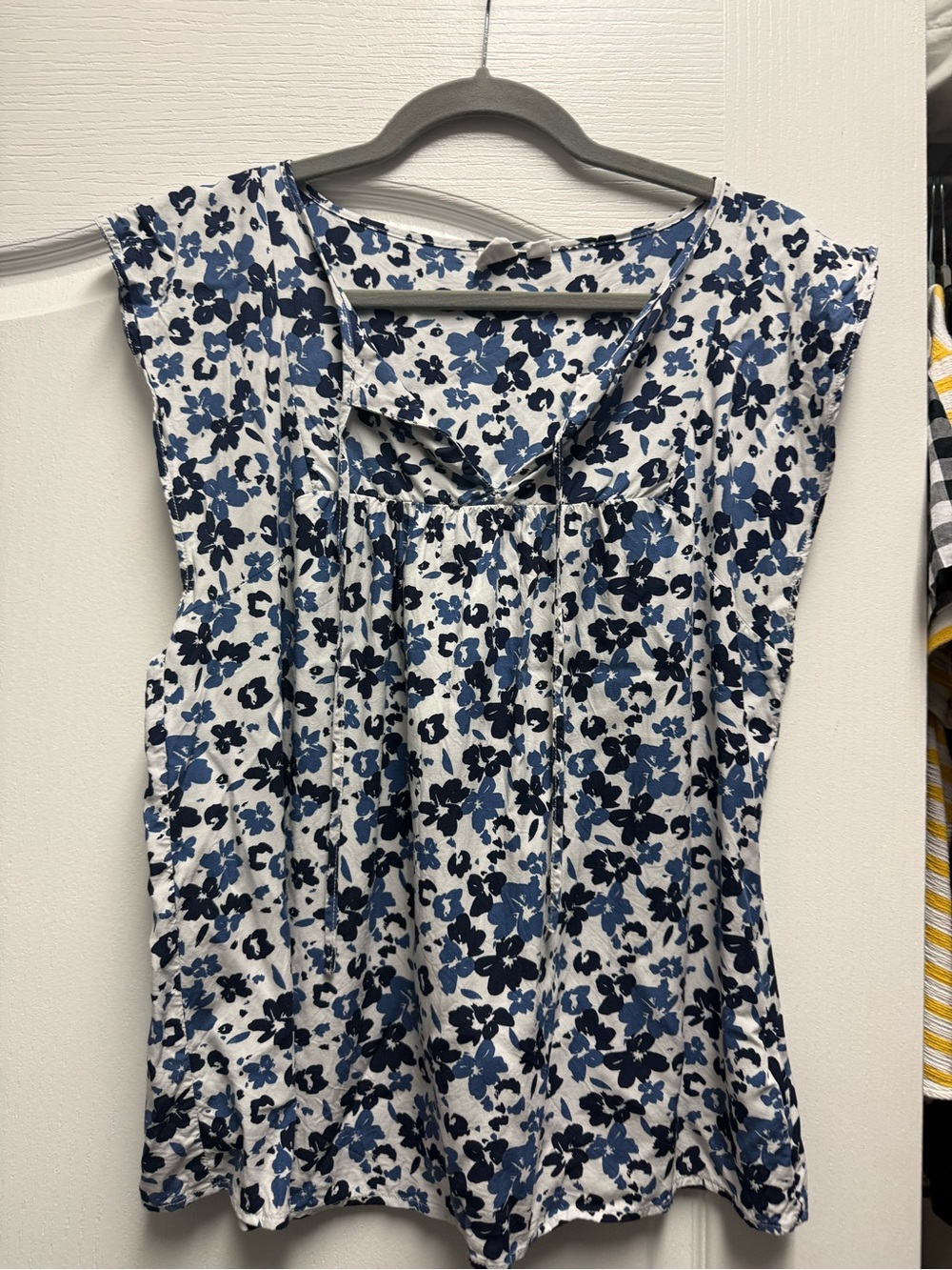 GAP Women's Blue Floral Tie-Front Cap Sleeve Top